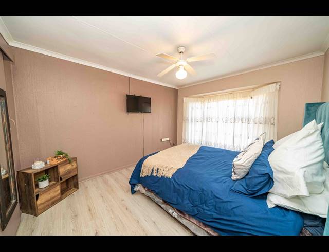 2 BEDROOM FREESTANDING FOR SALE IN HUNTINGDON